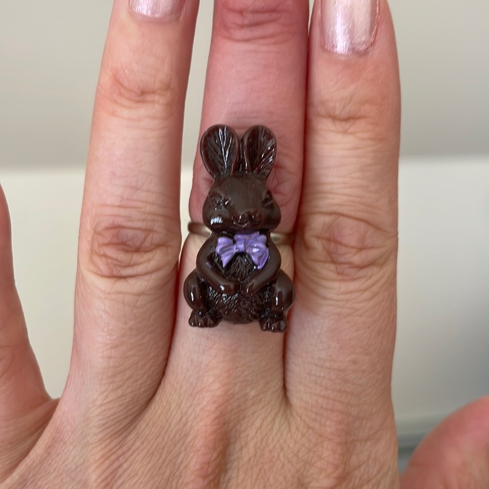 Adjustable plastic bunny ring